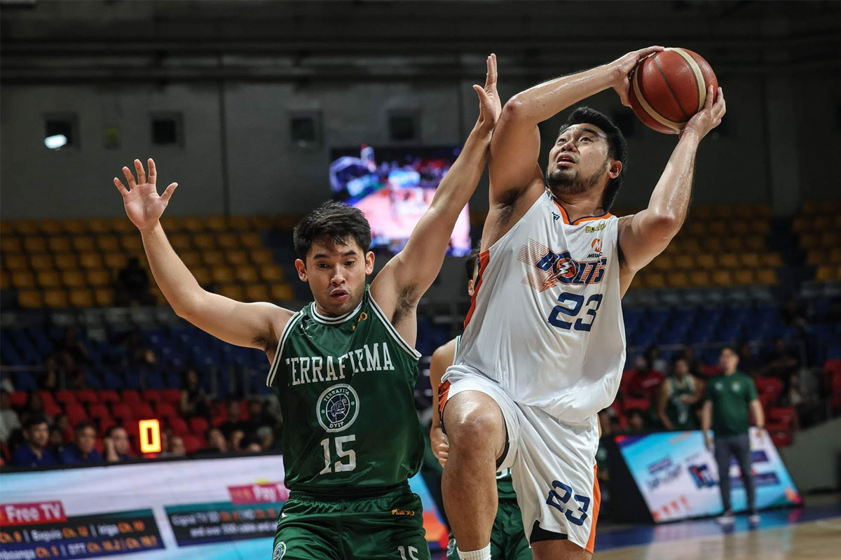 库里缺阵，巴特勒25，特雷杨25，10，勇士老鹰.