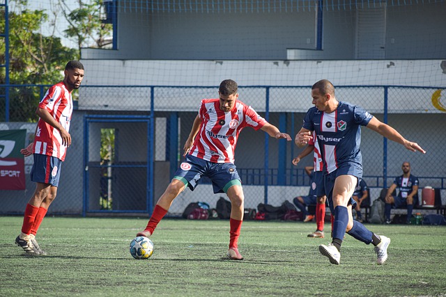 中国女子冰壶队8-7绝杀瑞典 时隔14年重返世锦赛半决赛.